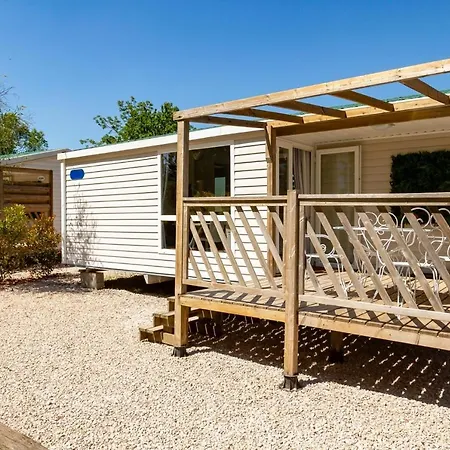 مكان تخييم Blue Grass Ranch - Mobilhome Yucca & Jacuzzi *