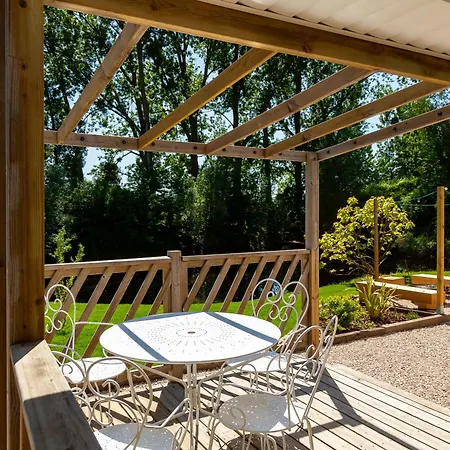 Camping Blue Grass Ranch - Mobilhome Yucca & Jacuzzi